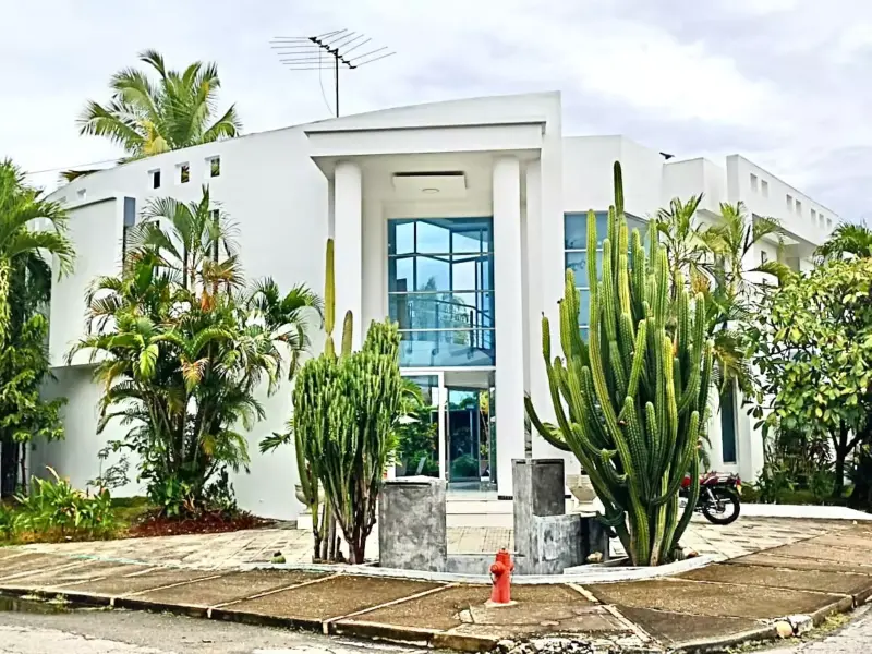 LINDA Y AMPLIA CASA. 6 HAB. CONDOMINIO C. EL PEÑON